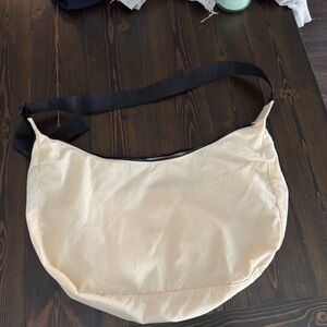 BAGGU large crescent crossbody